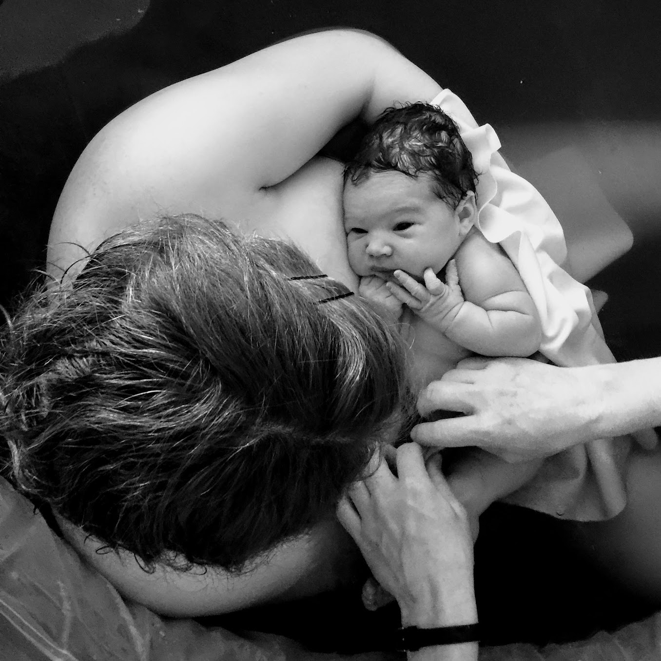 Founder of Mama Bear Birth Pools giving birth in a birth pool.
